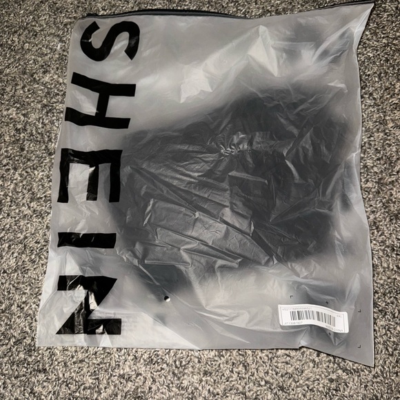 SHEIN Vacation Plus Size Shorts Black - Picture 2 of 4